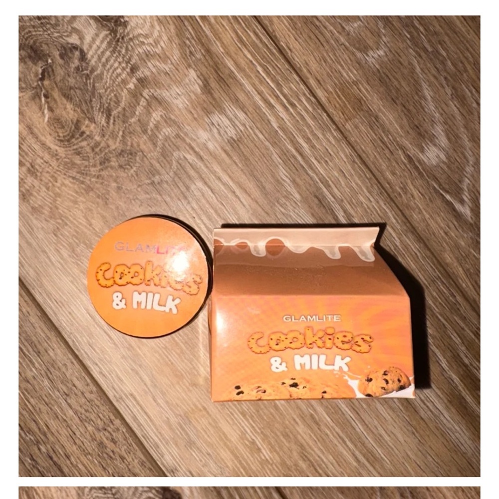 Glamlite Cookies & Milk Highlighter